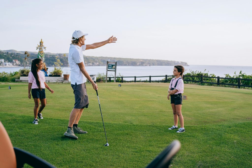 Jouer au golf en famille